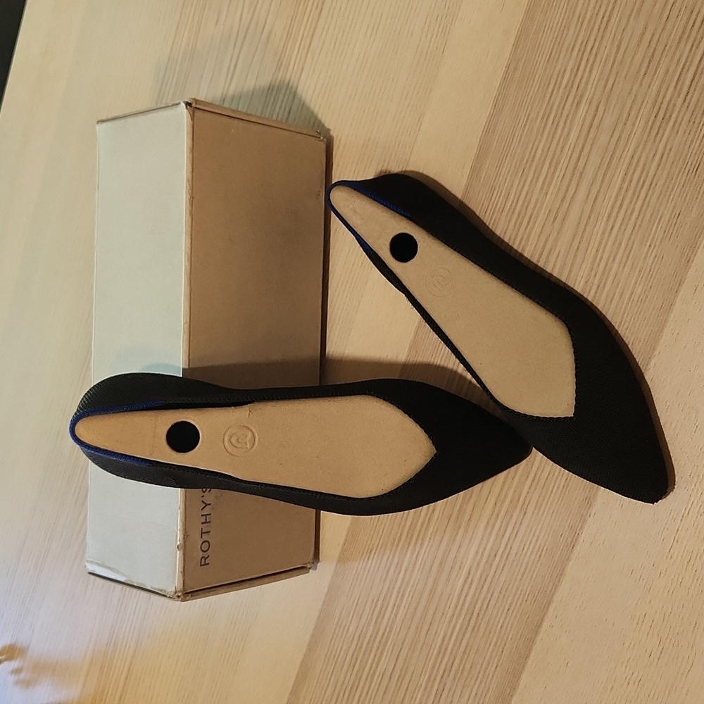 Rothys Point black 8.5